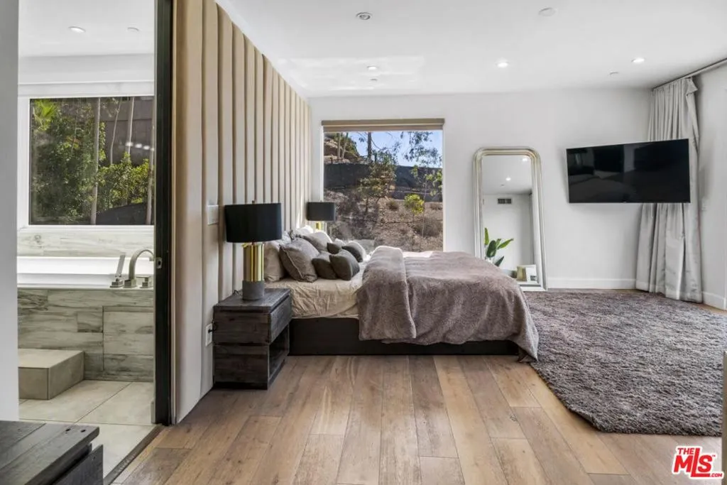 6696 Lakeridge Road, Los Angeles, California 90068 home-pic-11