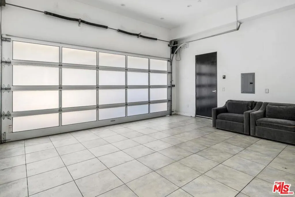 6696 Lakeridge Road, Los Angeles, California 90068 home-pic-19