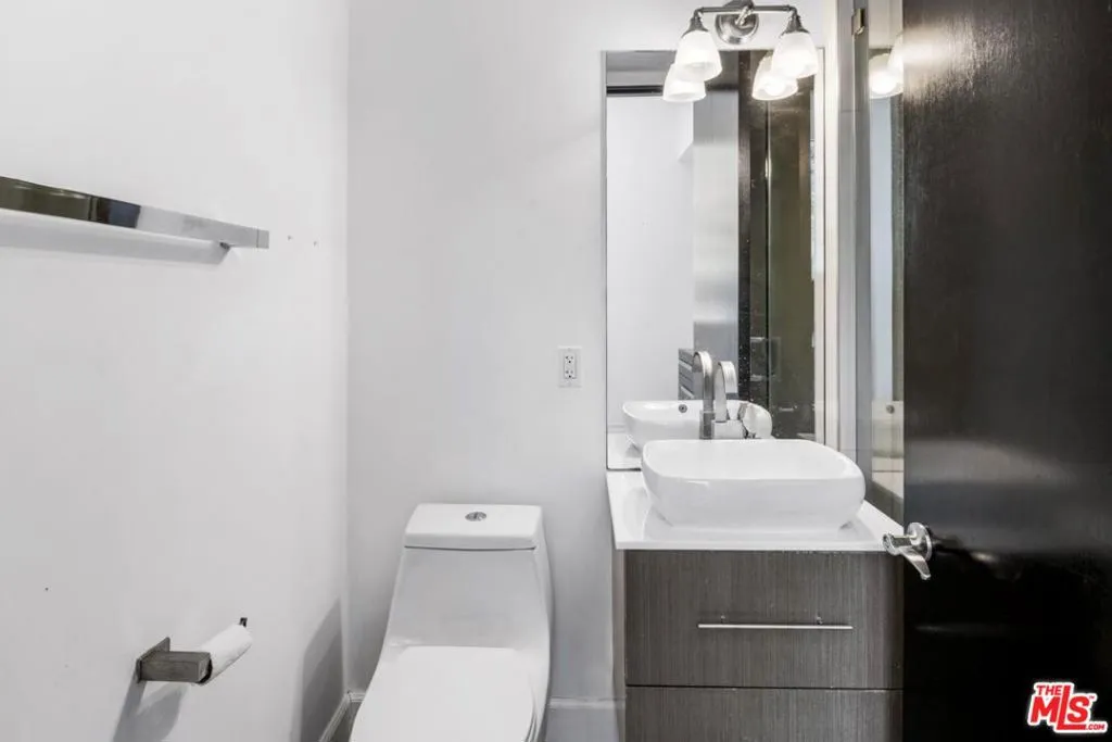 6696 Lakeridge Road, Los Angeles, California 90068 home-pic-8