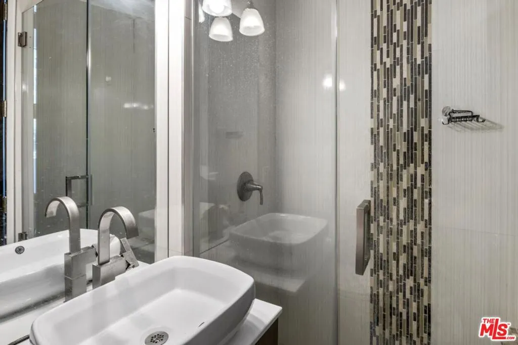 6696 Lakeridge Road, Los Angeles, California 90068 home-pic-9