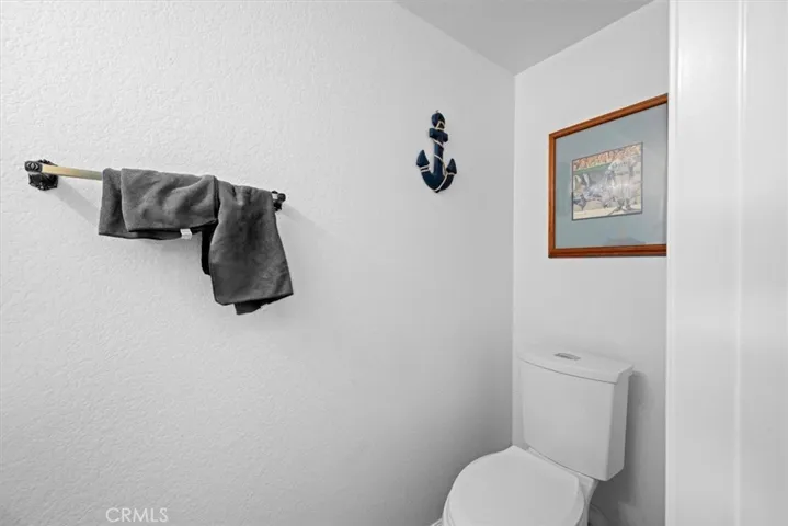 downstairs 1/2 bath