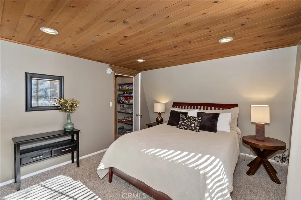 1709 Columbine, Big Bear City, California 92315 home-pic-20