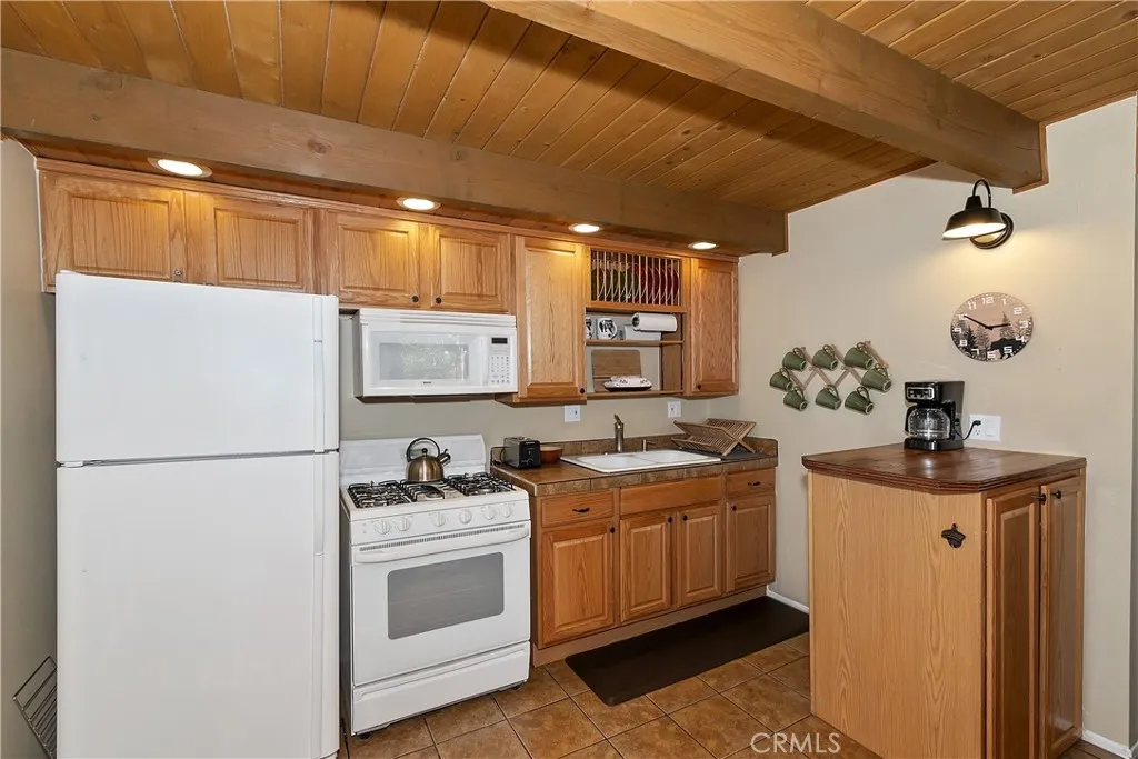 1709 Columbine, Big Bear City, California 92315 home-pic-14