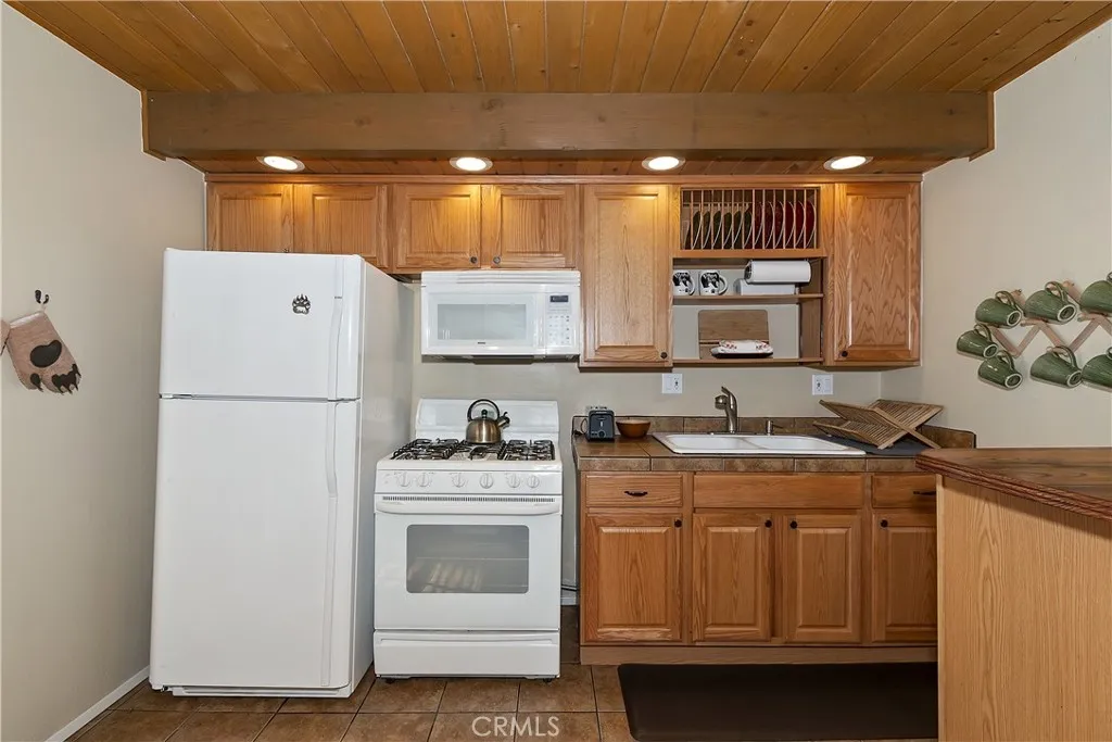 1709 Columbine, Big Bear City, California 92315 home-pic-15