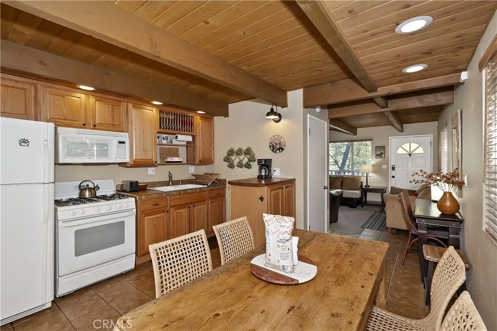 1709 Columbine, Big Bear City, California 92315 home-pic-12