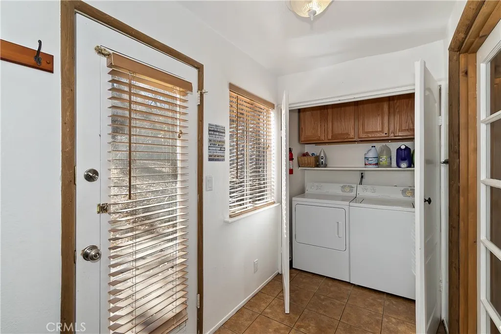 1709 Columbine, Big Bear City, California 92315 home-pic-17