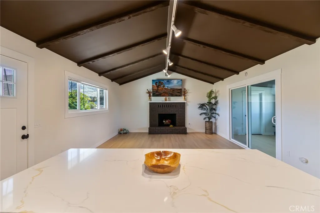 9516 Yucca Street, Apple Valley, California 92308 home-pic-4