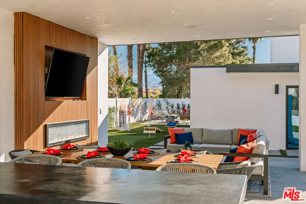 1170 E El Conquistador, Palm Springs, California 92262 home-pic-43