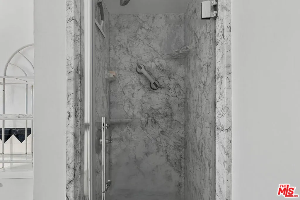 618 W 111th Place, Los Angeles, California 90044 home-pic-12