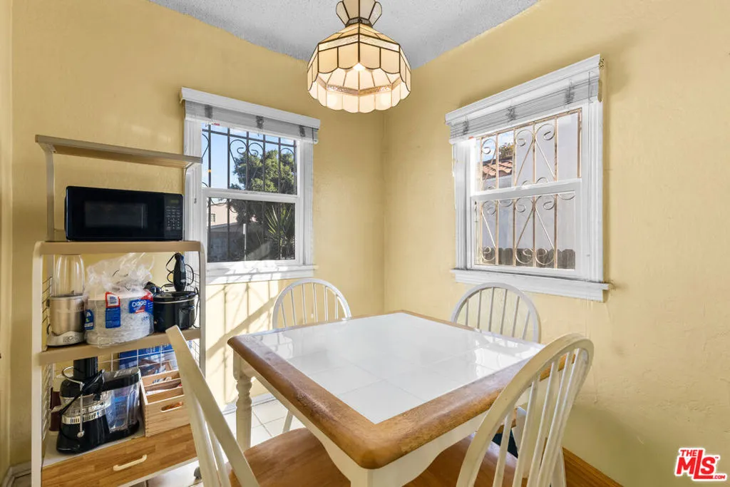 618 W 111th Place, Los Angeles, California 90044 home-pic-6