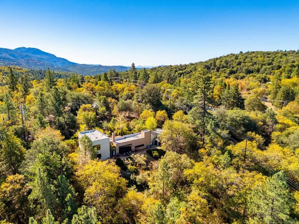 2810 Three Peaks Lane, Julian, California 92036 home-pic-1