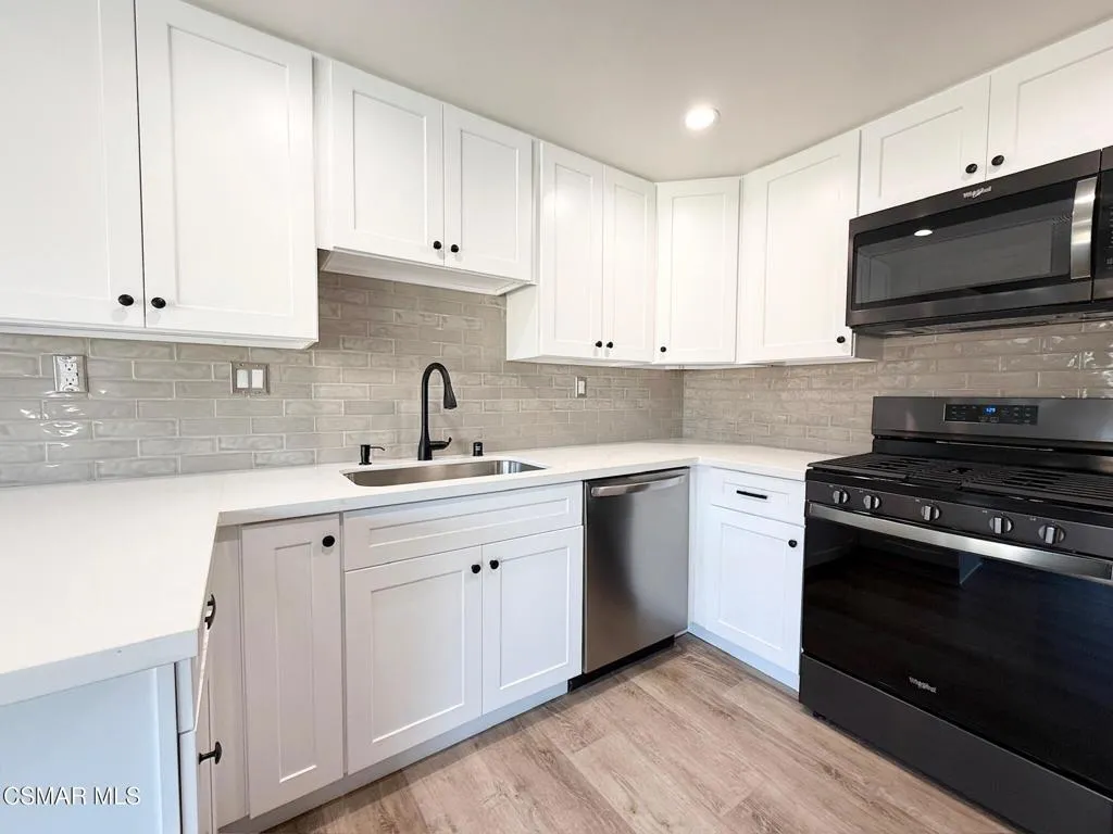 213 Estrellita Lane, Oak Park, California 91377 home-pic-2