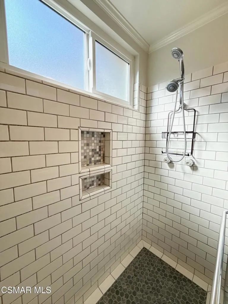 213 Estrellita Lane, Oak Park, California 91377 home-pic-10