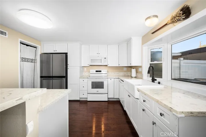 4385 Larwin, Cypress, California 90630