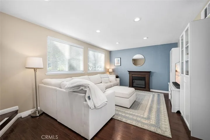 4385 Larwin, Cypress, California 90630