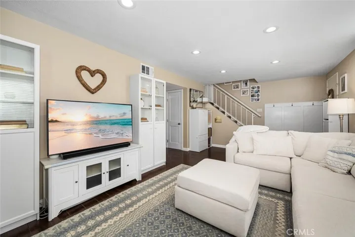 4385 Larwin, Cypress, California 90630