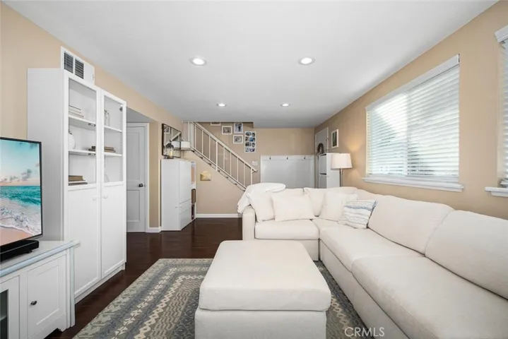 4385 Larwin, Cypress, California 90630
