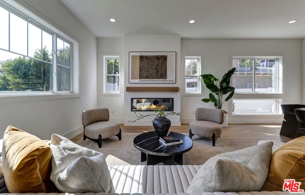 11729 Hartsook Street, Valley Village, California 91607 home-pic-3