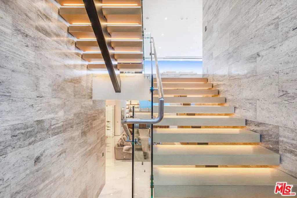 9410 Sierra Mar Place, Los Angeles, California 90069 home-pic-11