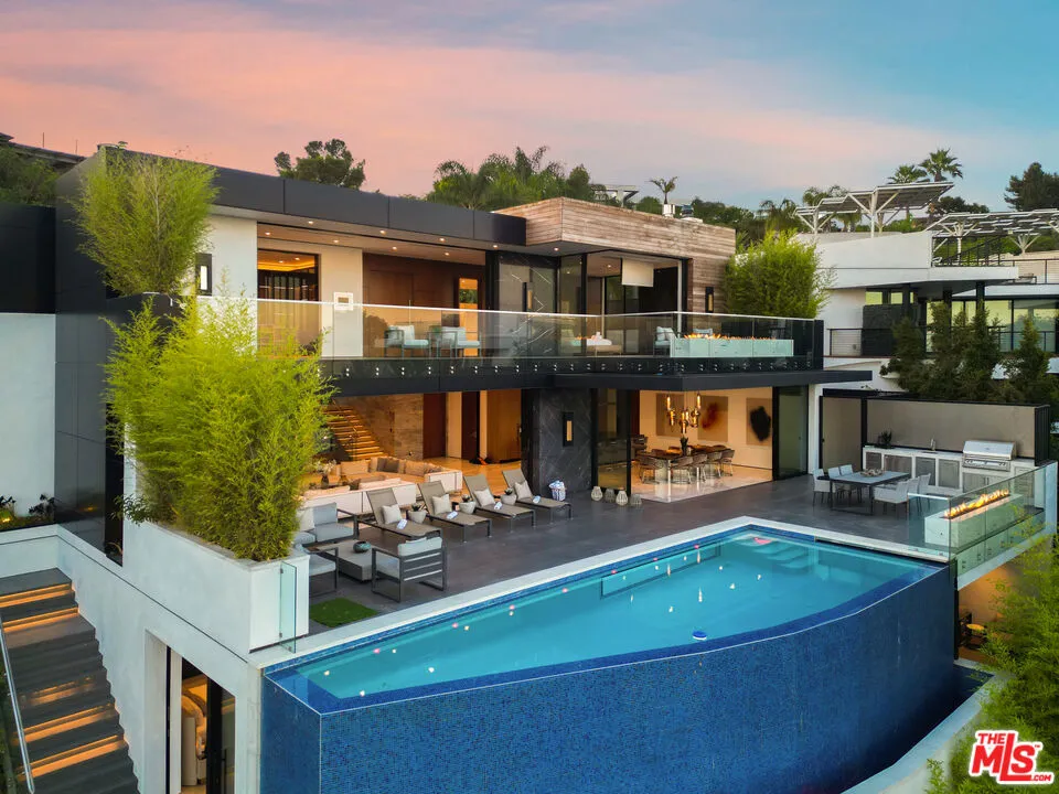 9410 Sierra Mar Place, Los Angeles, California 90069 home-pic-0