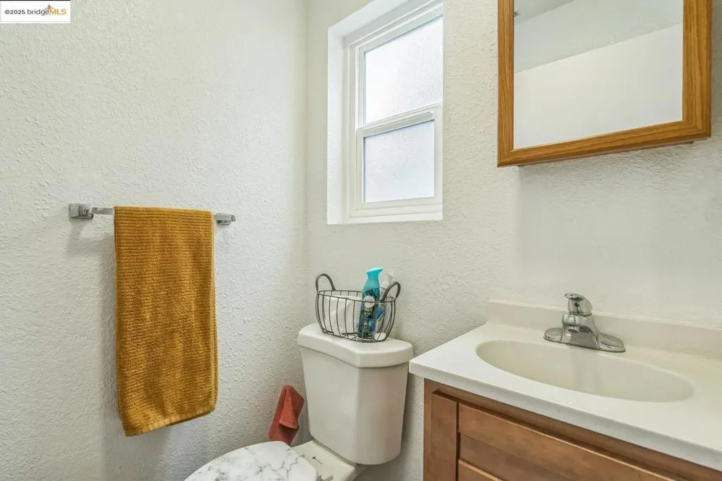 874 Pine St, Oakland, California 94607 home-pic-8