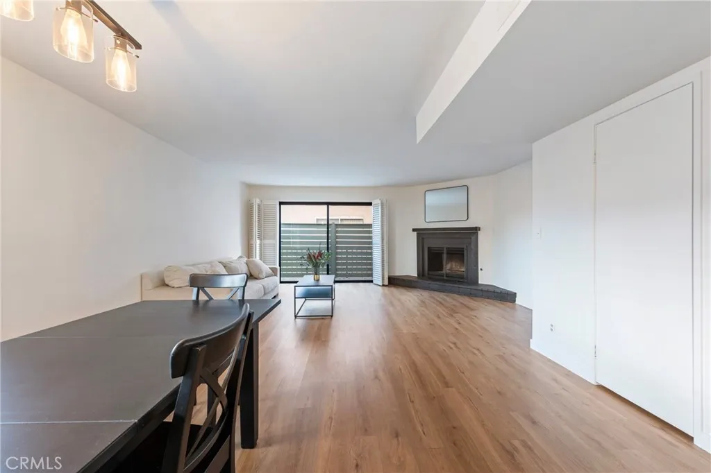 5070 Kester, Sherman Oaks, California 91403 home-pic-3