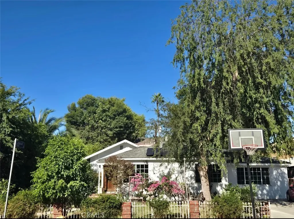 7503 Aqueduct Ave, Van Nuys, California 91406 home-pic-0