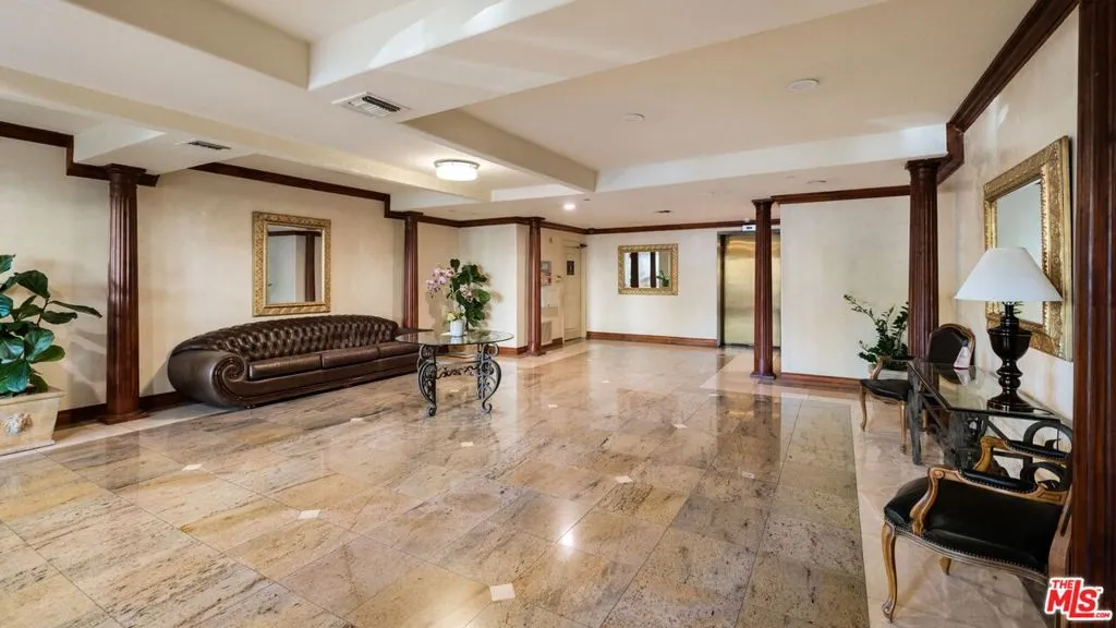 353 S Reeves Drive 202, Beverly Hills, California 90212 home-pic-12