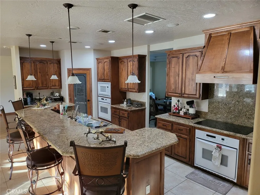 9968 Silver Rock Road, Pinon Hills, California 92372 home-pic-2