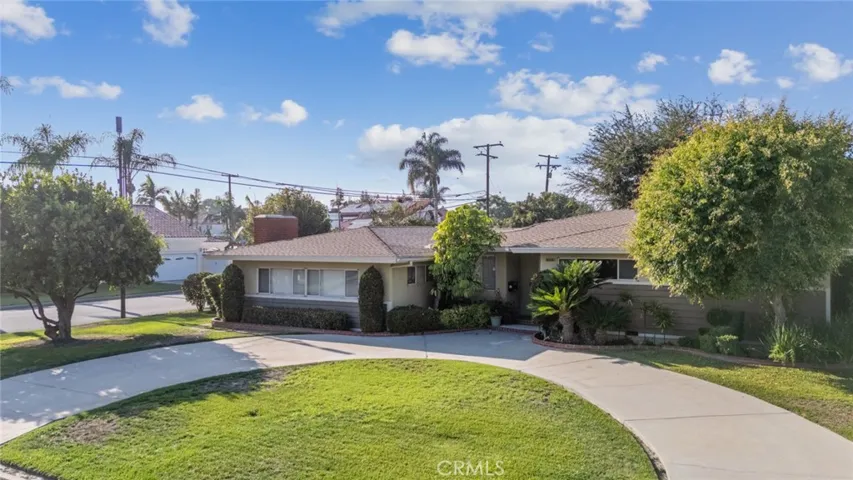 I invite you to come and see all that 10357 Lesterford Avenue has to offer you.