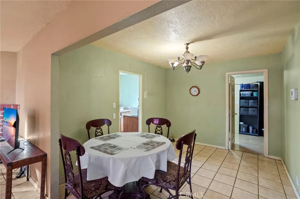 994 W 15th, San Bernardino, California 92411 home-pic-8