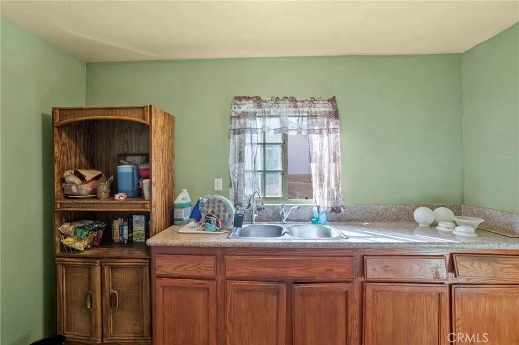 994 W 15th, San Bernardino, California 92411 home-pic-6