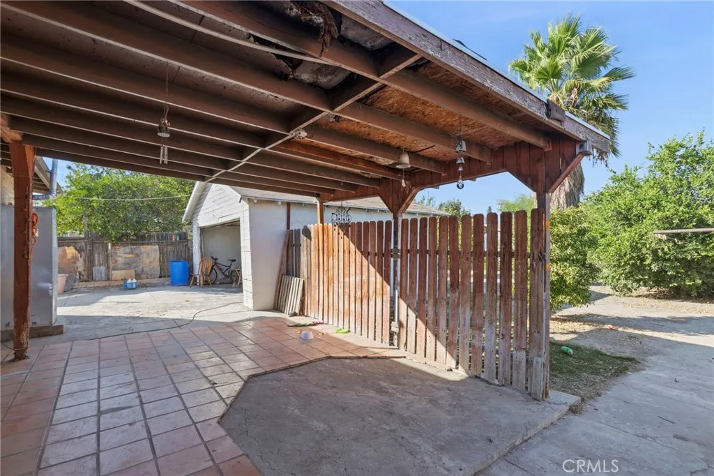 994 W 15th, San Bernardino, California 92411 home-pic-18