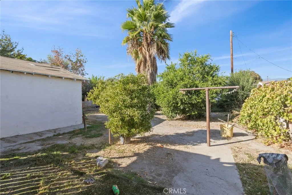 994 W 15th, San Bernardino, California 92411 home-pic-15