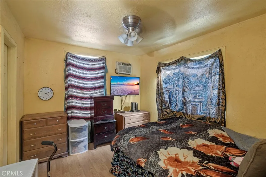 994 W 15th, San Bernardino, California 92411 home-pic-11