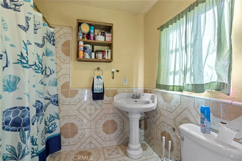 994 W 15th, San Bernardino, California 92411 home-pic-13