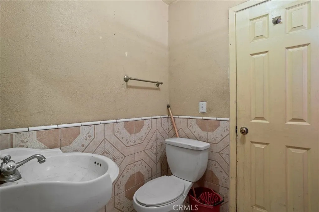 994 W 15th, San Bernardino, California 92411 home-pic-14
