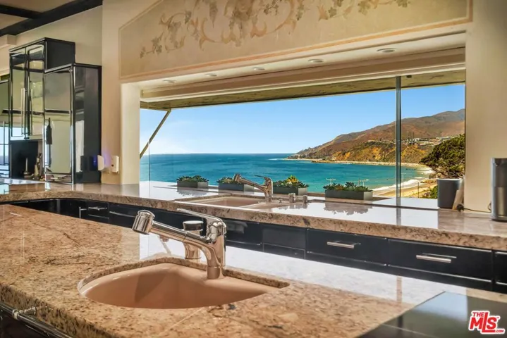 17520 Stretto Way, Pacific Palisades, California 90272