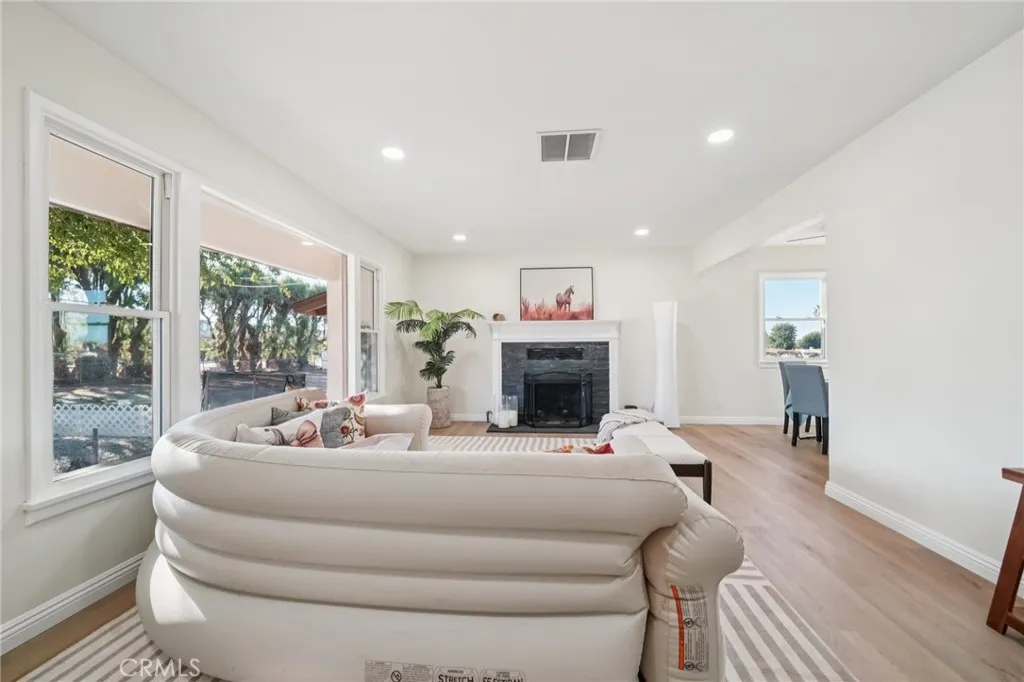 11285 Cherry Avenue, Cherry Valley, California 92223 home-pic-2