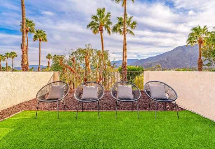 200 E. Racquet Club #60-32