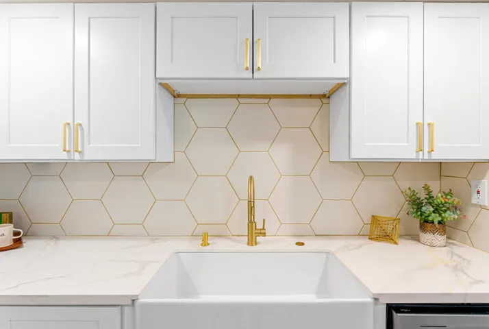 200 E. Racquet Club #60-16