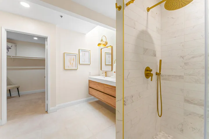 200 E. Racquet Club #60-27