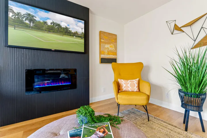 200 E. Racquet Club #60-9