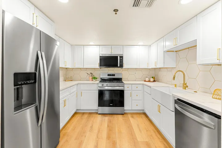 200 E. Racquet Club #60-15