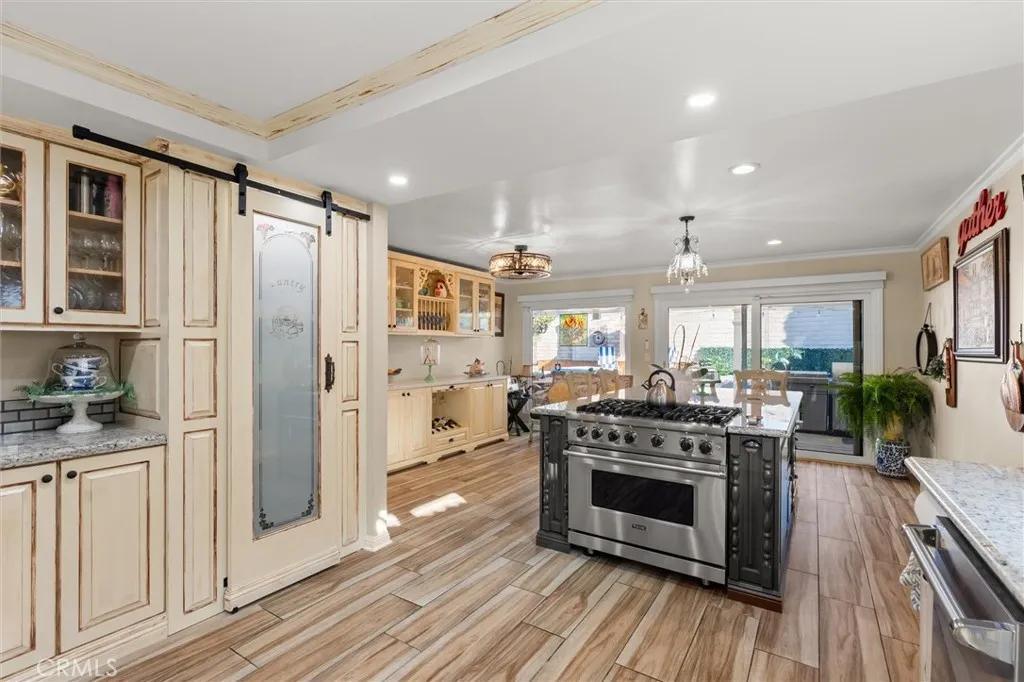 25610 Amber Leaf Road, Torrance, California 90505 home-pic-12