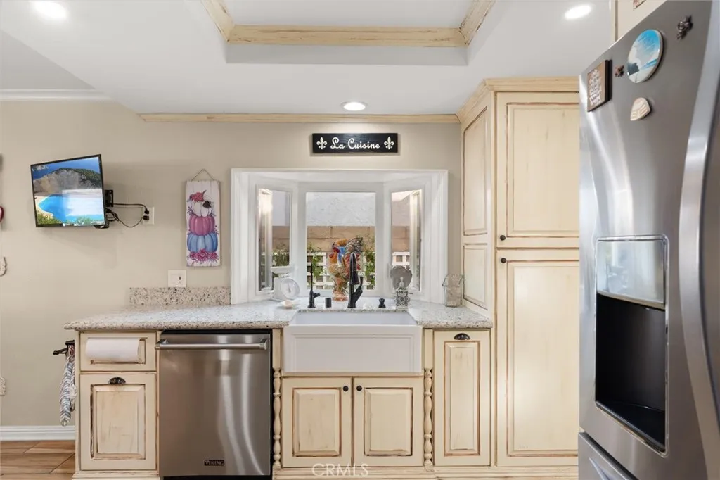 25610 Amber Leaf Road, Torrance, California 90505 home-pic-11