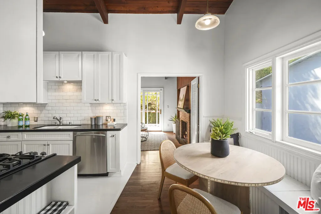 1113 N Beverly Glen Boulevard, Los Angeles, California 90077 home-pic-10