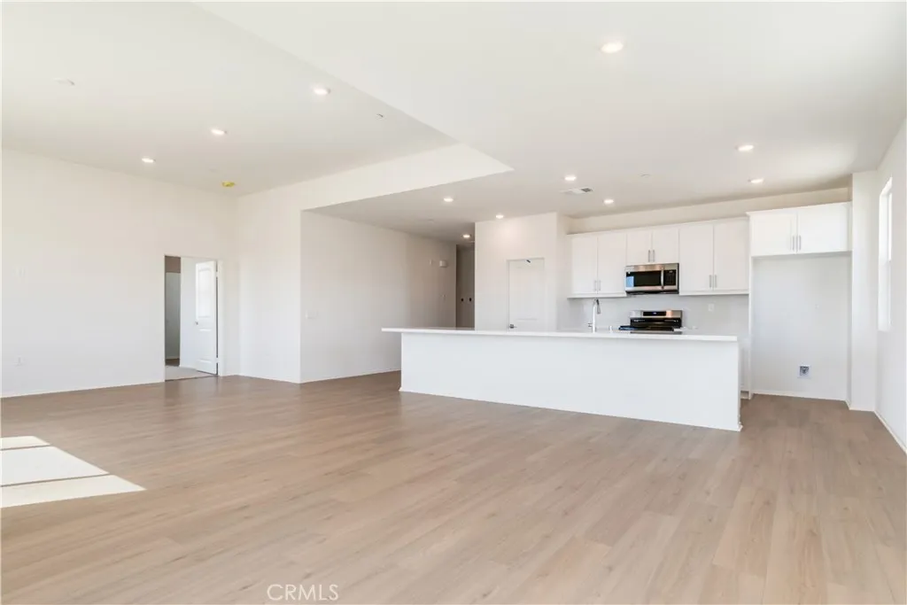 45652 Rachel Avenue, Lancaster, California 93534 home-pic-5