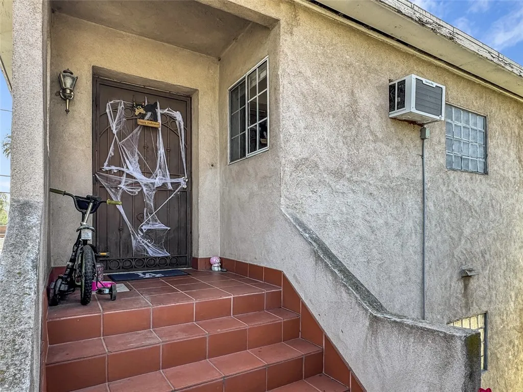 113 N 19th Street, Montebello, California 90640 home-pic-11