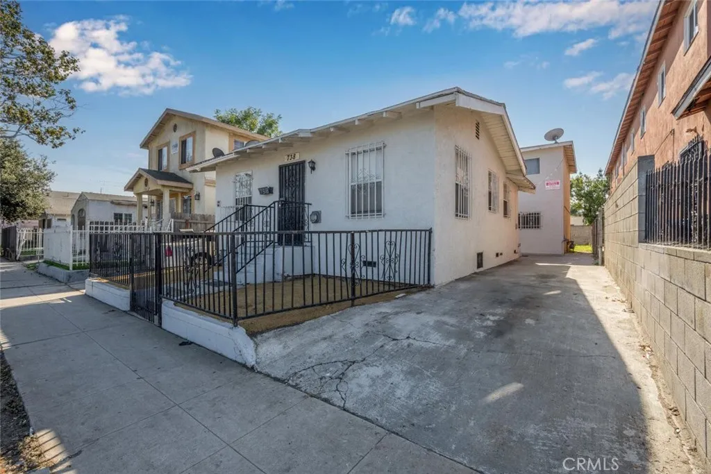 736 W Century, Los Angeles, California 90044 home-pic-9